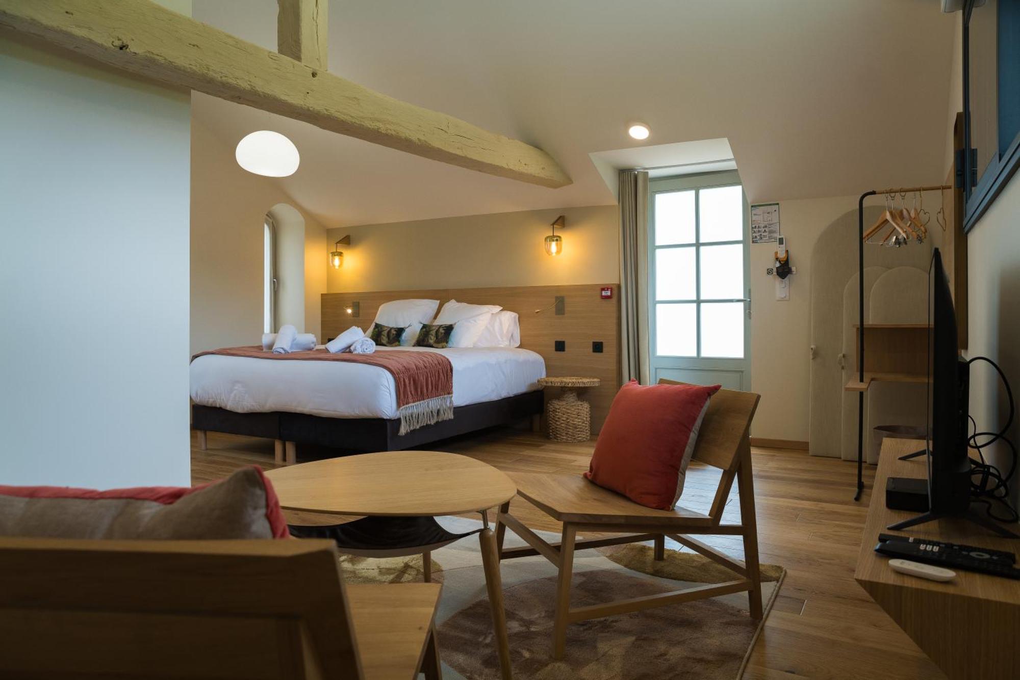 Domaine De L'Ecorcerie Hotel Fontaine-le-Comte Bagian luar foto