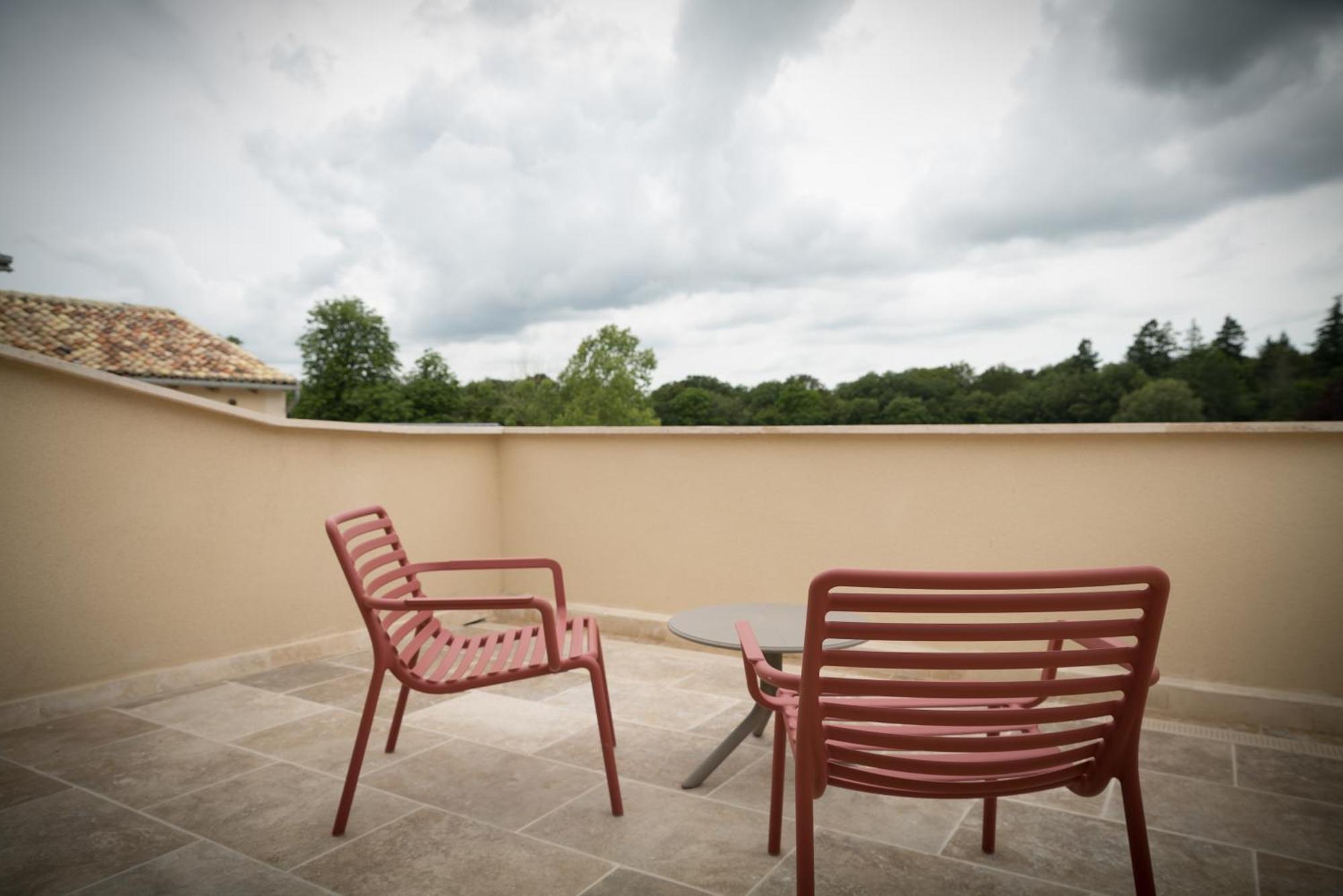 Domaine De L'Ecorcerie Hotel Fontaine-le-Comte Bagian luar foto