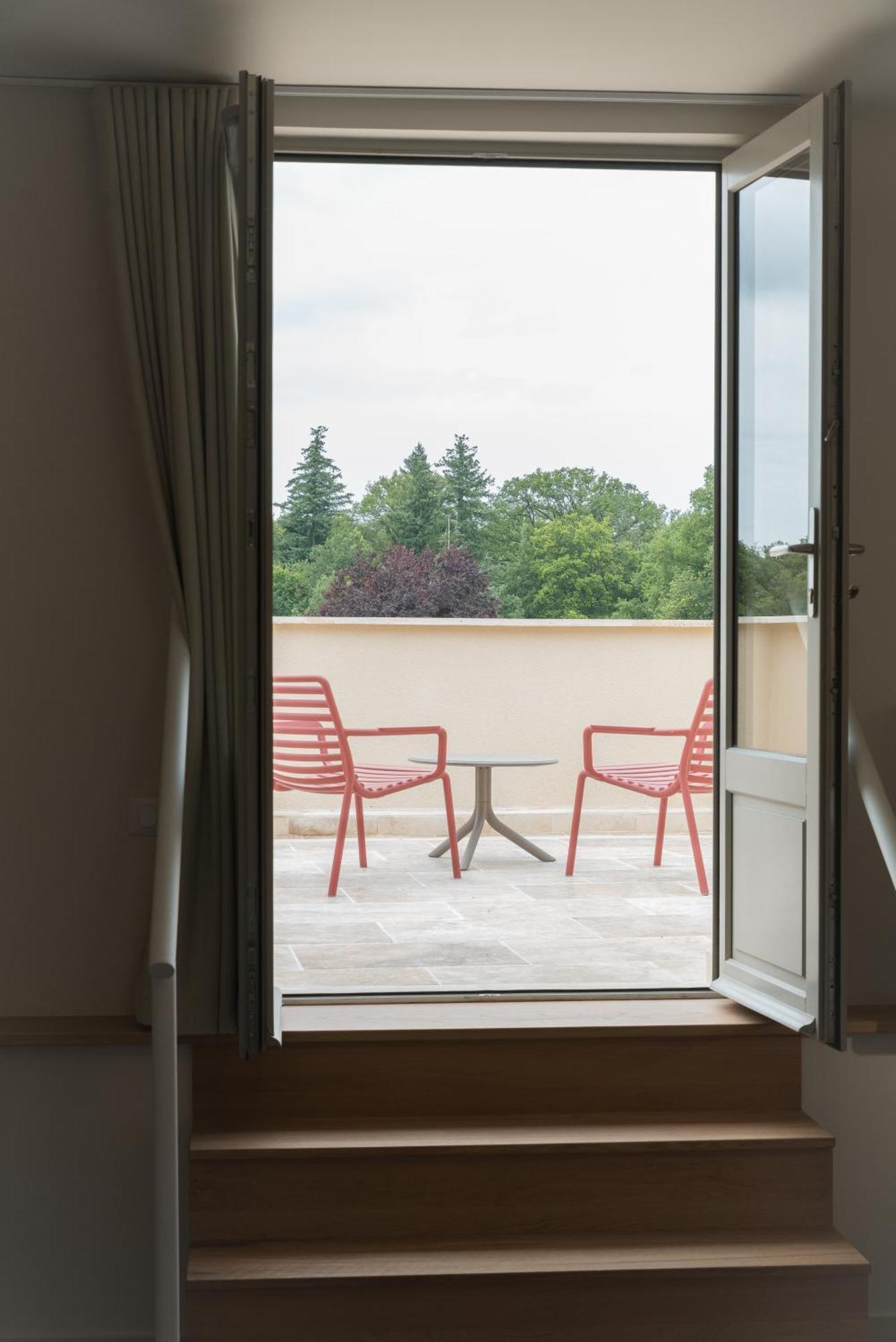 Domaine De L'Ecorcerie Hotel Fontaine-le-Comte Bagian luar foto