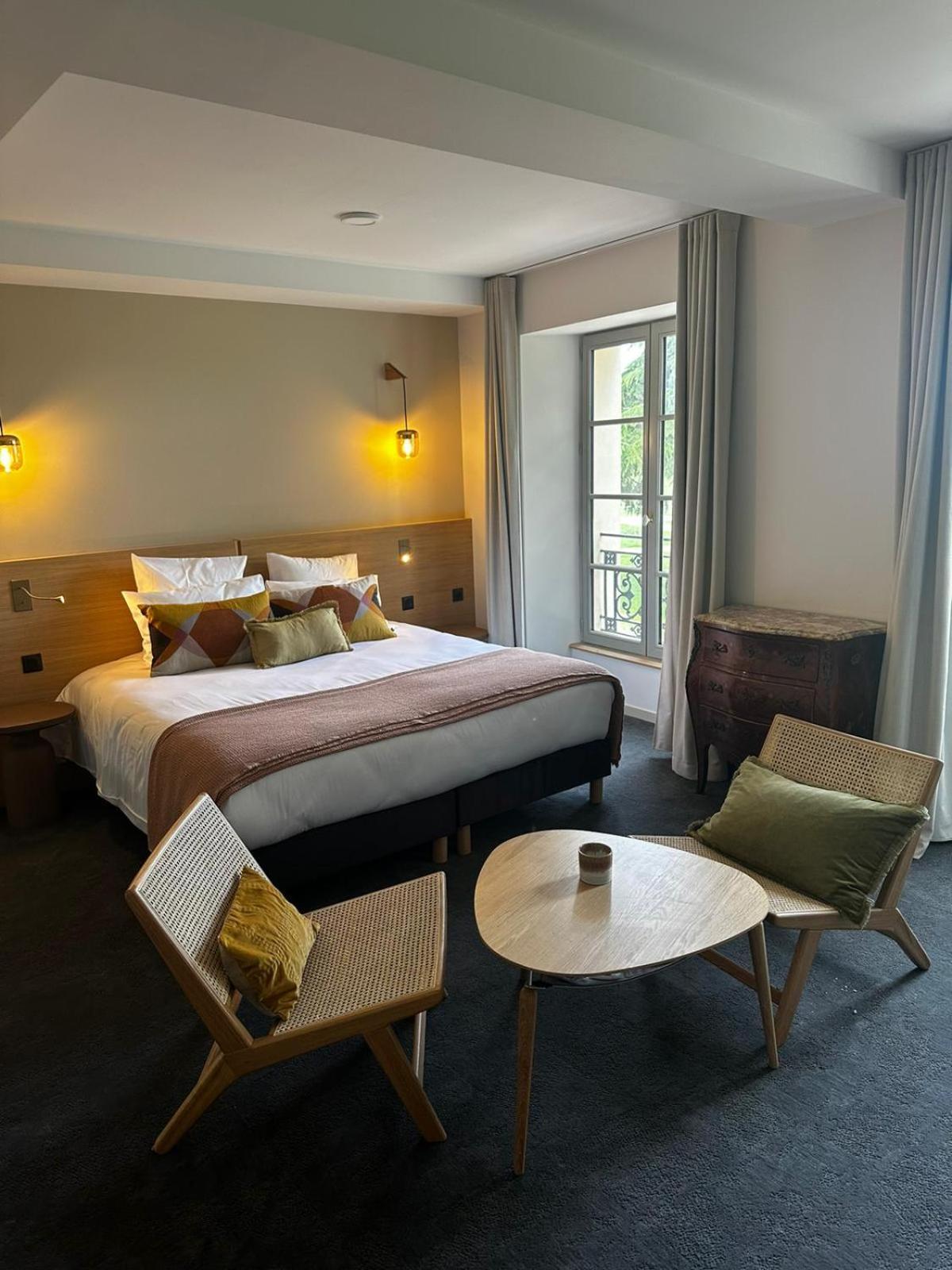Domaine De L'Ecorcerie Hotel Fontaine-le-Comte Bagian luar foto