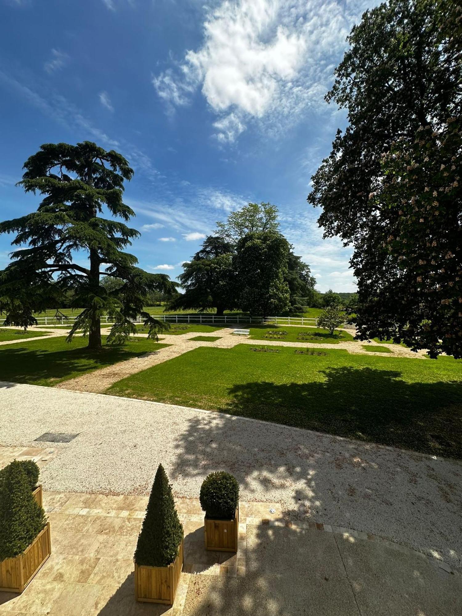 Domaine De L'Ecorcerie Hotel Fontaine-le-Comte Bagian luar foto