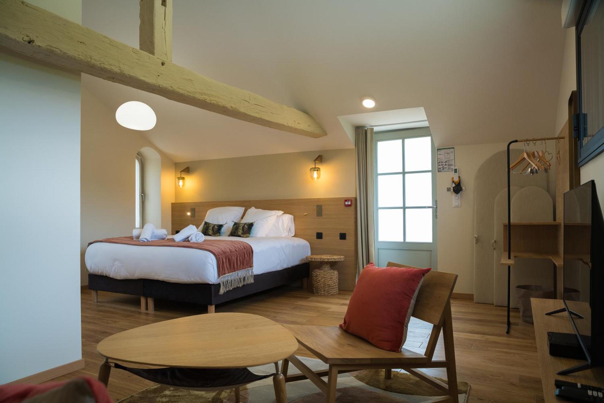 Domaine De L'Ecorcerie Hotel Fontaine-le-Comte Bagian luar foto