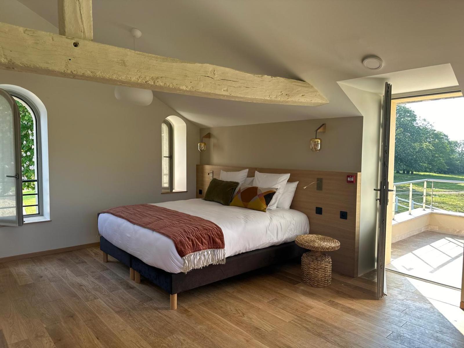 Domaine De L'Ecorcerie Hotel Fontaine-le-Comte Bagian luar foto