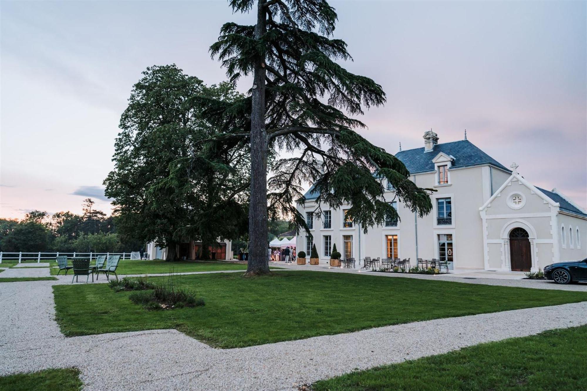 Domaine De L'Ecorcerie Hotel Fontaine-le-Comte Bagian luar foto